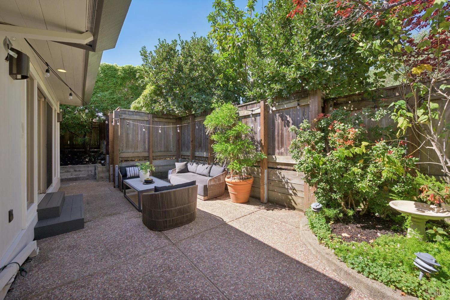 Detail Gallery Image 13 of 42 For 55 Upper North Ter, Tiburon,  CA 94920 - 4 Beds | 3 Baths