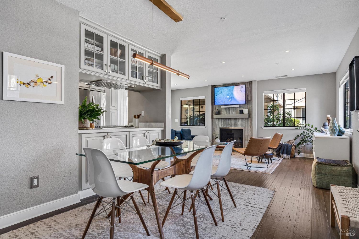 Detail Gallery Image 4 of 38 For 346 Piper St, Healdsburg,  CA 95448 - 2 Beds | 1/1 Baths