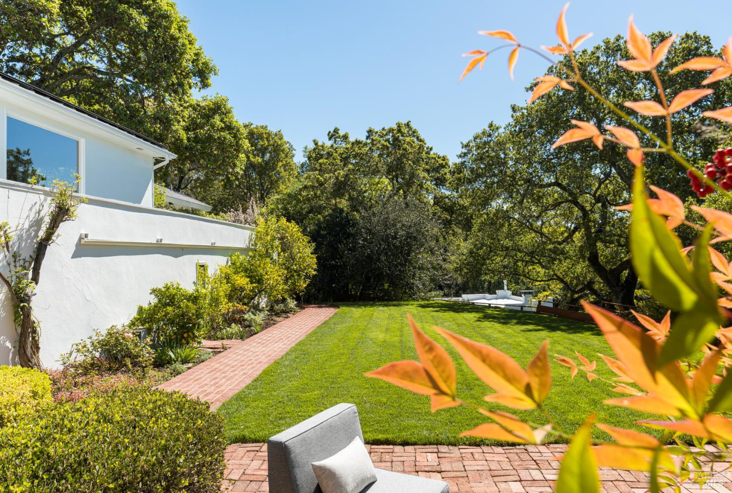 Detail Gallery Image 42 of 59 For 14 Skyland Way, Ross,  CA 94957 - 5 Beds | 4/1 Baths