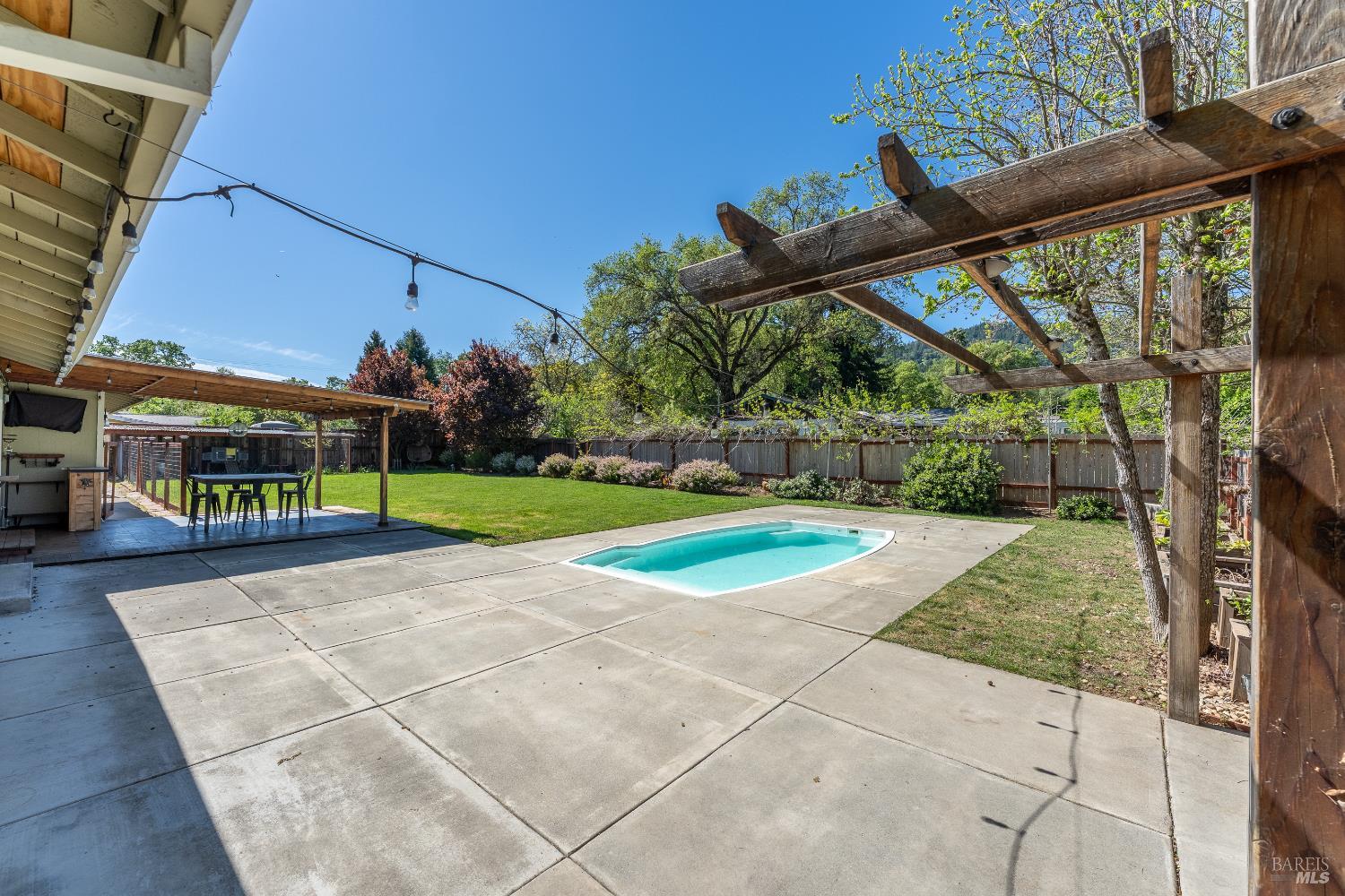 Detail Gallery Image 19 of 28 For 80 Whitmore Ln, Ukiah,  CA 95482 - 3 Beds | 2 Baths
