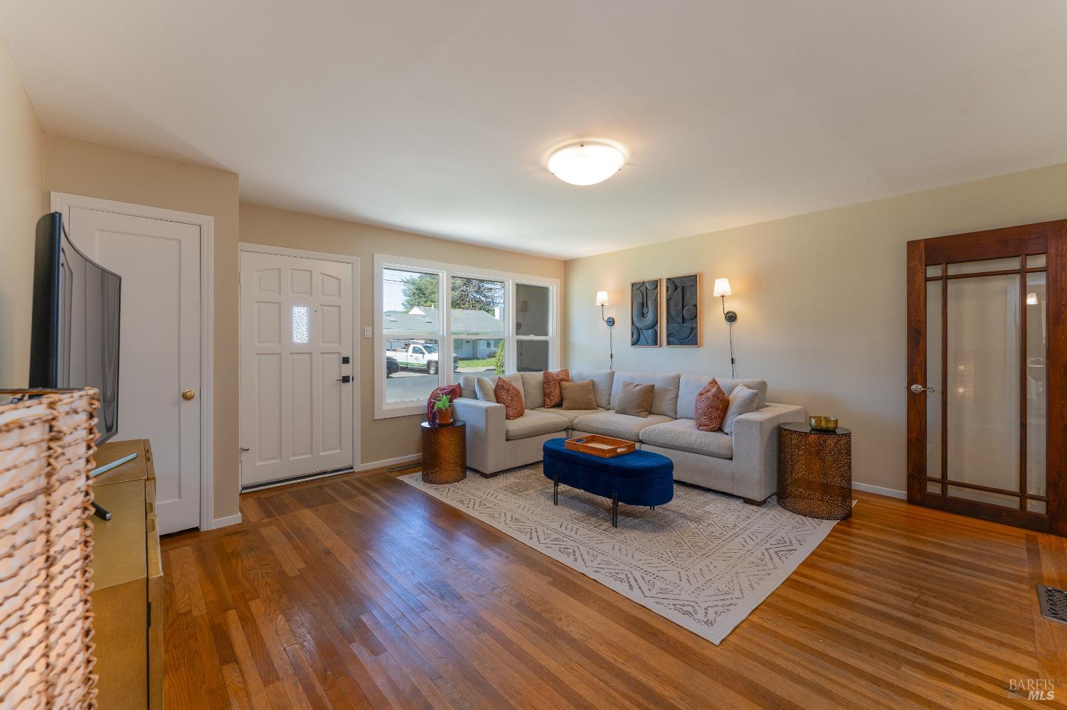 Detail Gallery Image 6 of 38 For 955 N Pine St, Ukiah,  CA 95482 - 3 Beds | 2 Baths