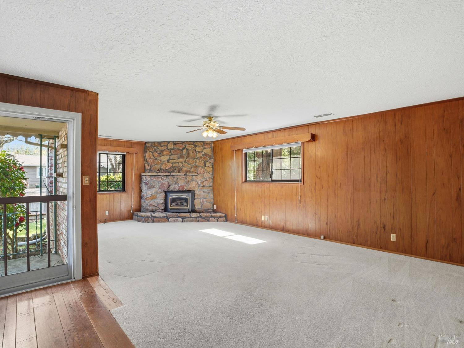 Detail Gallery Image 11 of 57 For 645 Speers Rd, Santa Rosa,  CA 95409 - 3 Beds | 2/1 Baths