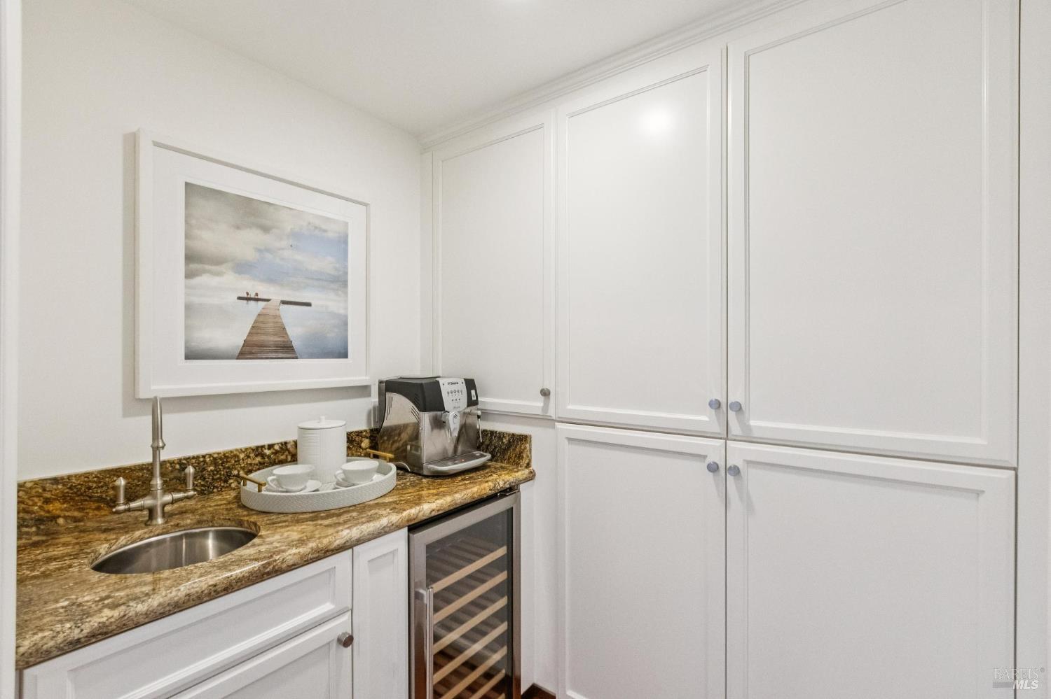 Detail Gallery Image 34 of 54 For 17 Tanfield Rd, Tiburon,  CA 94920 - 5 Beds | 5 Baths