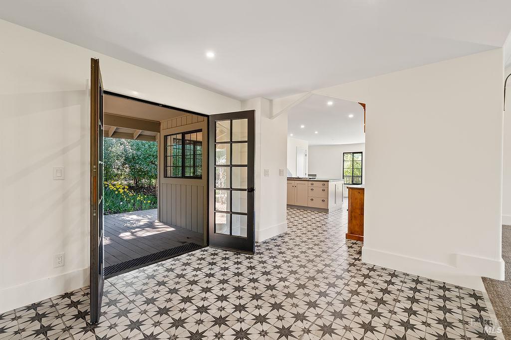 Detail Gallery Image 3 of 58 For 549 Catherine Ct, Santa Rosa,  CA 95409 - 3 Beds | 2/1 Baths