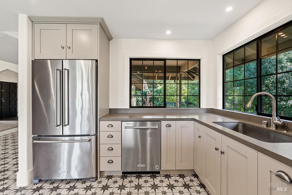 Detail Gallery Image 17 of 58 For 549 Catherine Ct, Santa Rosa,  CA 95409 - 3 Beds | 2/1 Baths