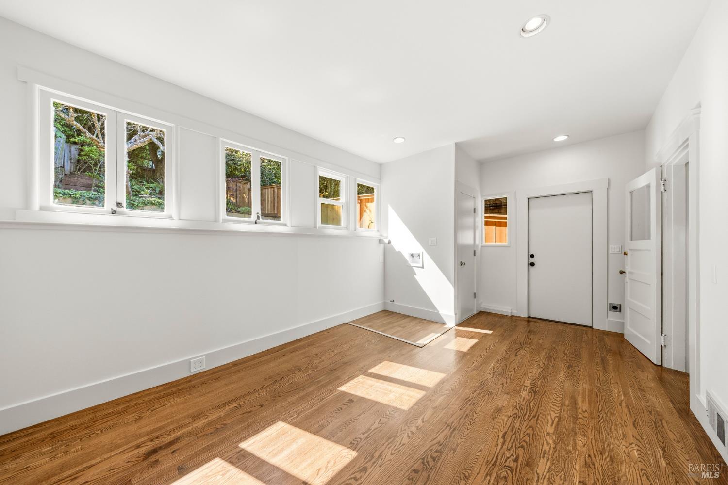 Detail Gallery Image 18 of 45 For 31 Acacia Ave, Belvedere,  CA 94920 - 3 Beds | 1 Baths