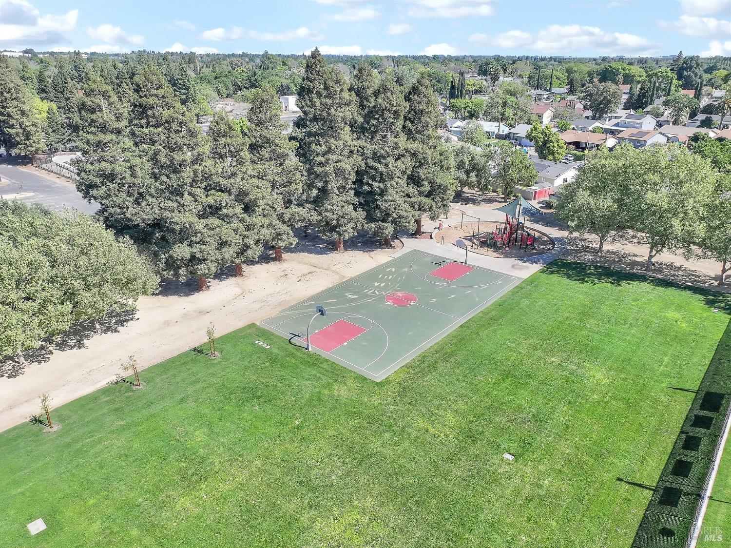 Detail Gallery Image 33 of 34 For 118 Refosco Ct, Vacaville,  CA 95687 - 4 Beds | 2/1 Baths