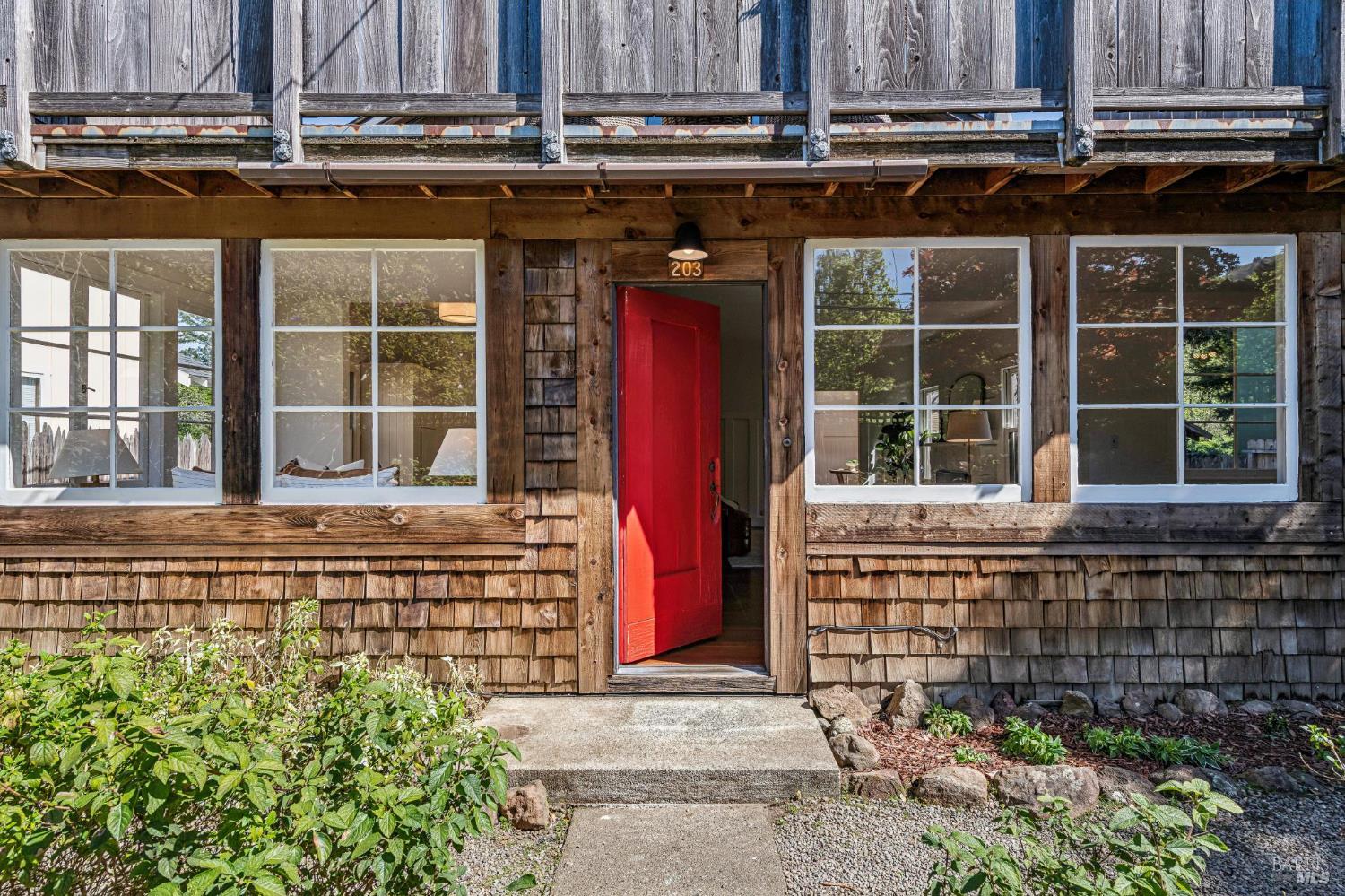 Detail Gallery Image 2 of 34 For 203 Scott St, Mill Valley,  CA 94941 - 3 Beds | 1 Baths