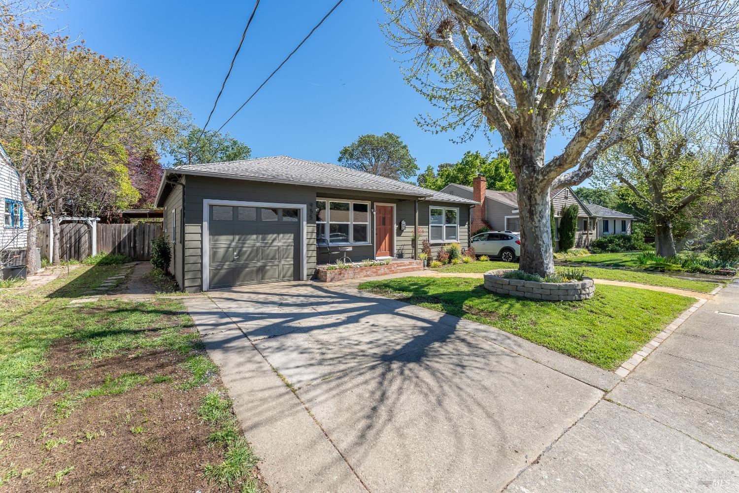 Detail Gallery Image 3 of 38 For 955 N Pine St, Ukiah,  CA 95482 - 3 Beds | 2 Baths
