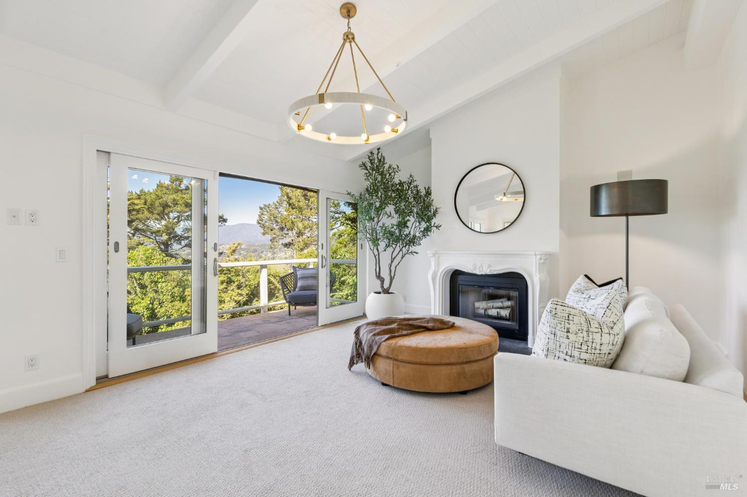 Detail Gallery Image 21 of 54 For 17 Tanfield Rd, Tiburon,  CA 94920 - 5 Beds | 5 Baths