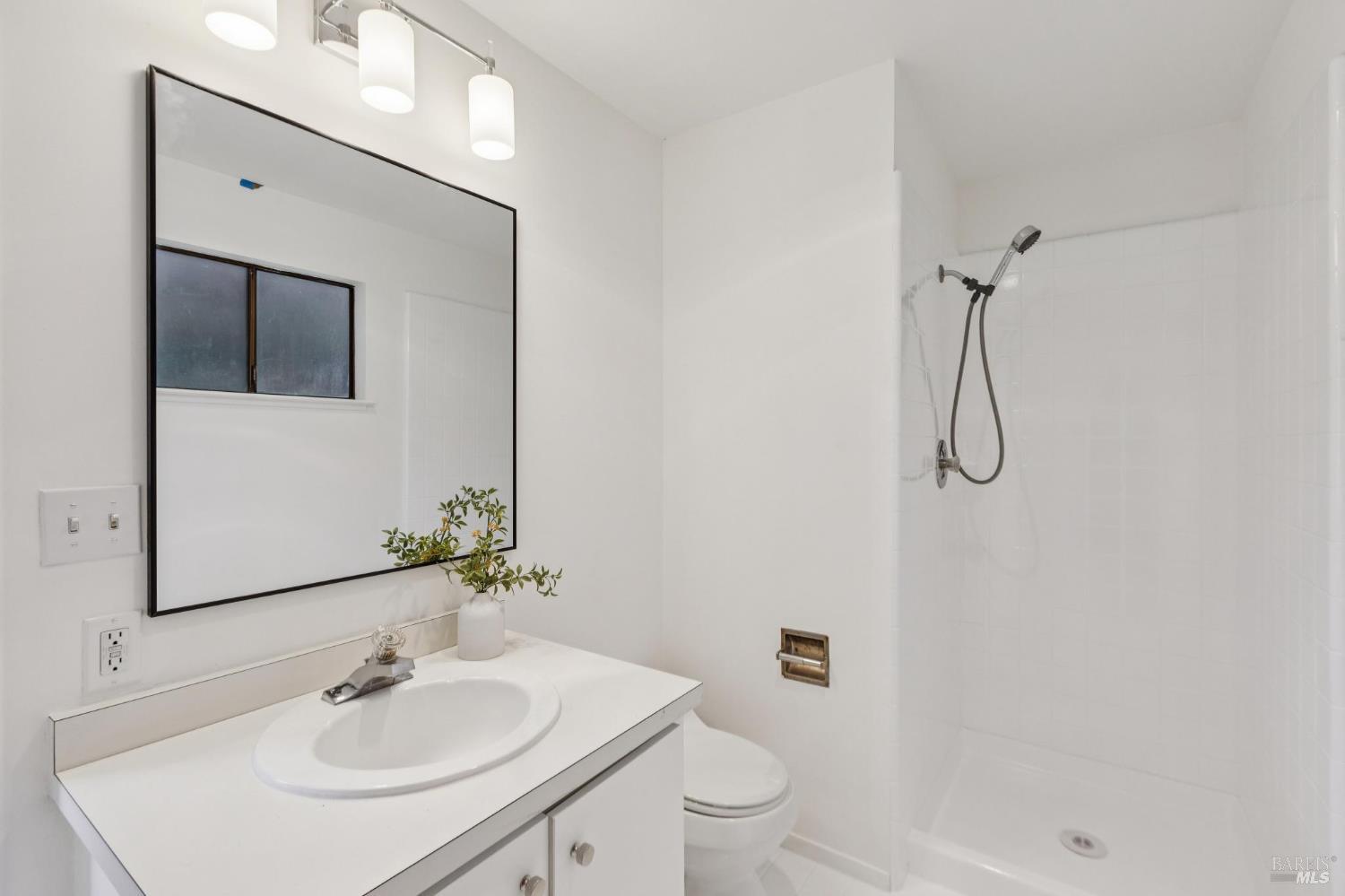 Detail Gallery Image 37 of 54 For 17 Tanfield Rd, Tiburon,  CA 94920 - 5 Beds | 5 Baths