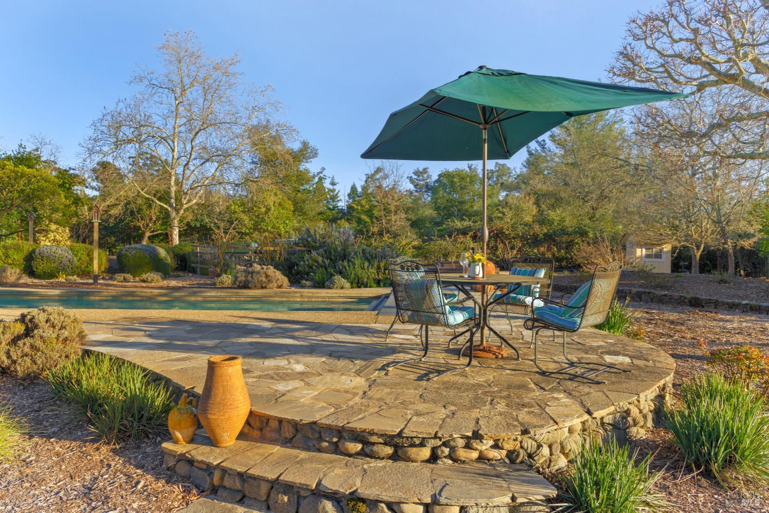 Detail Gallery Image 33 of 47 For 1245 Castle Rd, Sonoma,  CA 95476 - 2 Beds | 4/1 Baths