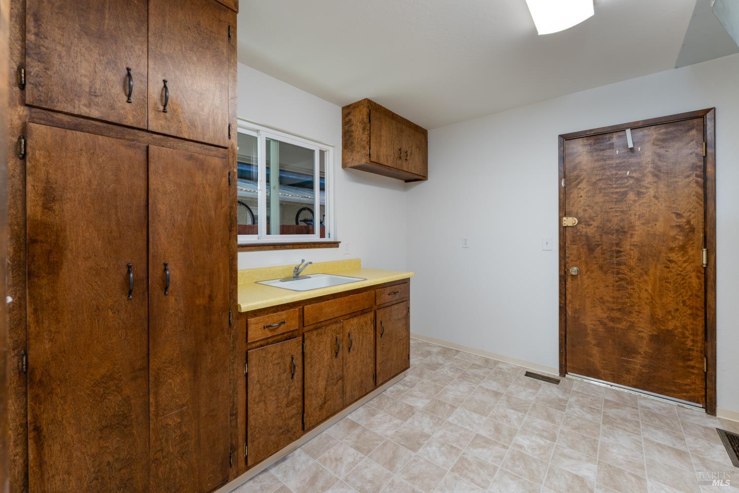 Detail Gallery Image 16 of 29 For 1339 Laurel Ave, Ukiah,  CA 95482 - 3 Beds | 2 Baths