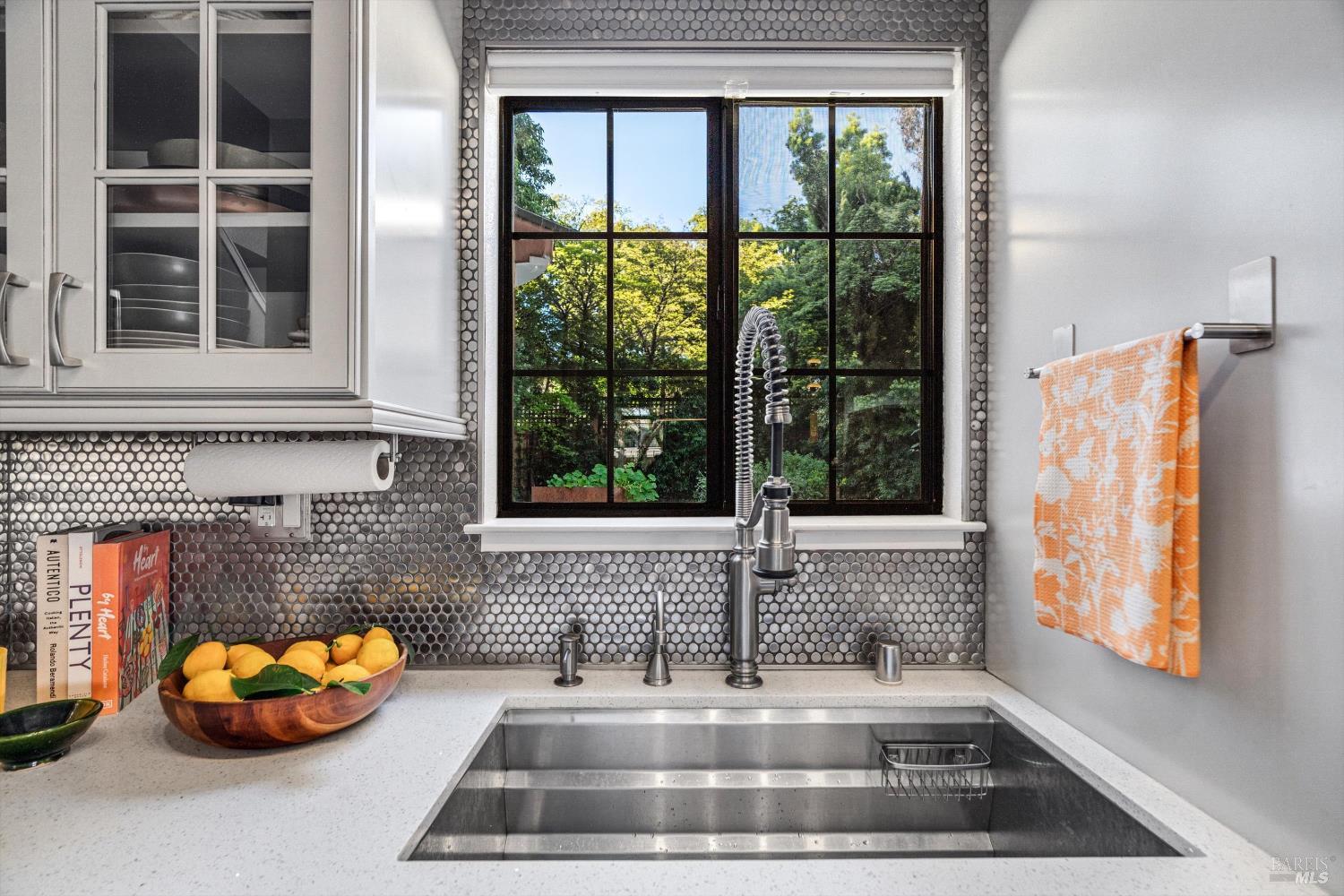 Detail Gallery Image 9 of 38 For 346 Piper St, Healdsburg,  CA 95448 - 2 Beds | 1/1 Baths