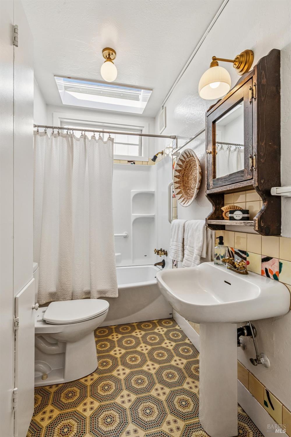 Detail Gallery Image 14 of 34 For 203 Scott St, Mill Valley,  CA 94941 - 3 Beds | 1 Baths