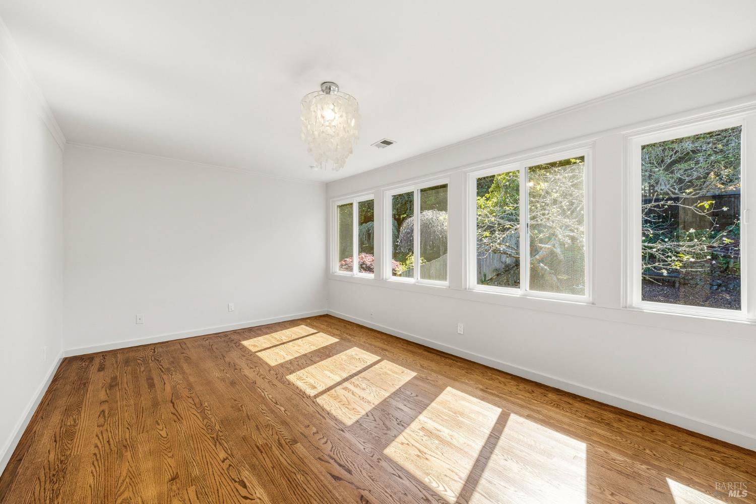 Detail Gallery Image 27 of 45 For 31 Acacia Ave, Belvedere,  CA 94920 - 3 Beds | 1 Baths