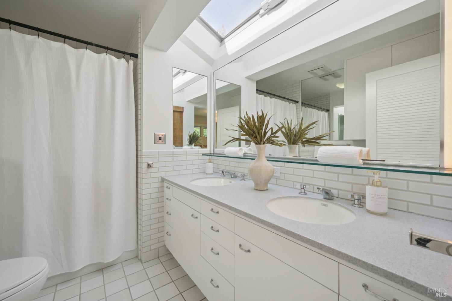 Detail Gallery Image 22 of 42 For 55 Upper North Ter, Tiburon,  CA 94920 - 4 Beds | 3 Baths