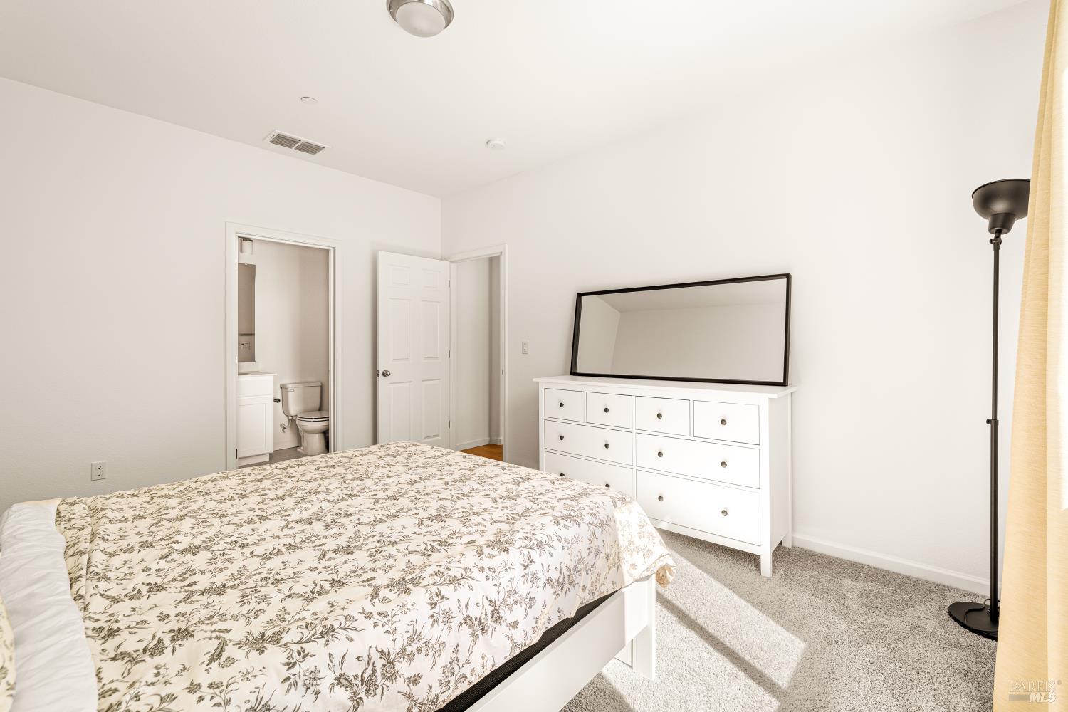 Detail Gallery Image 24 of 48 For 938 Fruit Stand Cir, Vacaville,  CA 95688 - 4 Beds | 4 Baths