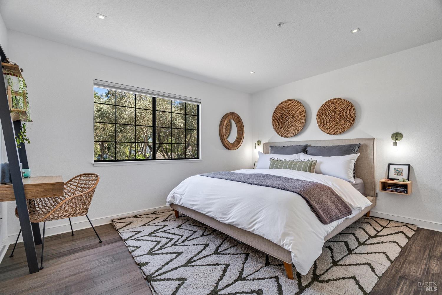 Detail Gallery Image 18 of 38 For 346 Piper St, Healdsburg,  CA 95448 - 2 Beds | 1/1 Baths