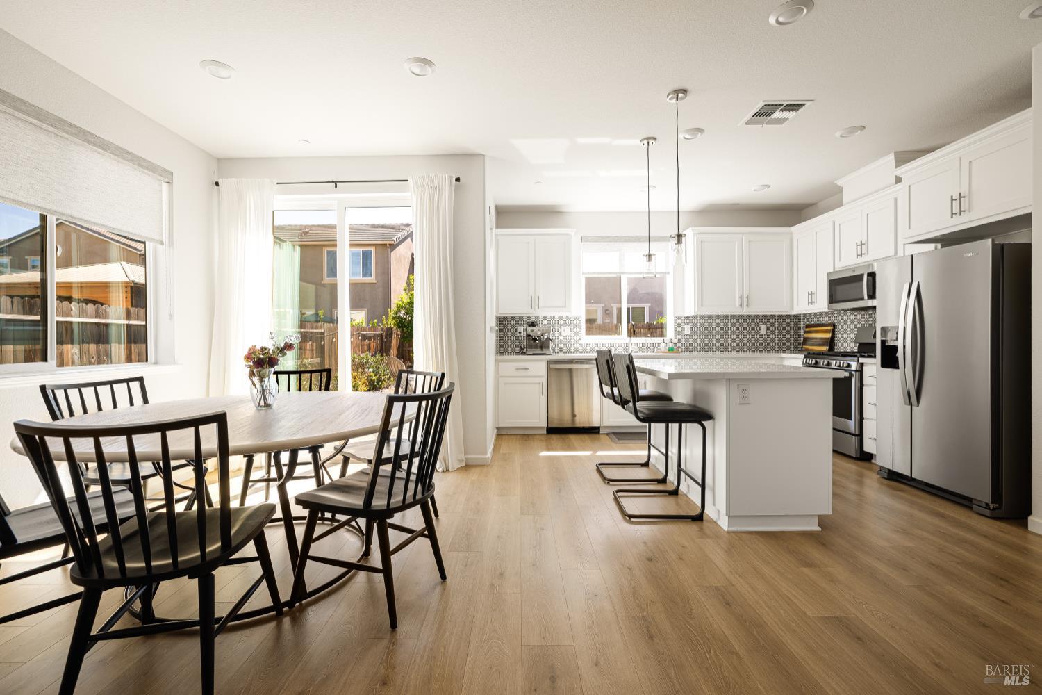 Detail Gallery Image 11 of 48 For 938 Fruit Stand Cir, Vacaville,  CA 95688 - 4 Beds | 4 Baths