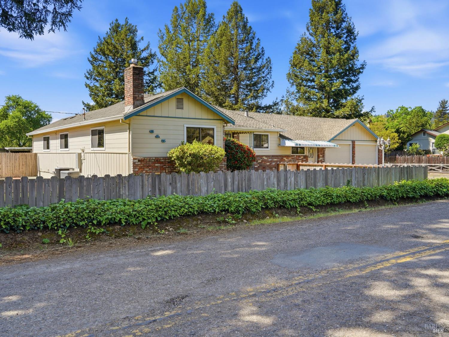 Detail Gallery Image 4 of 57 For 645 Speers Rd, Santa Rosa,  CA 95409 - 3 Beds | 2/1 Baths