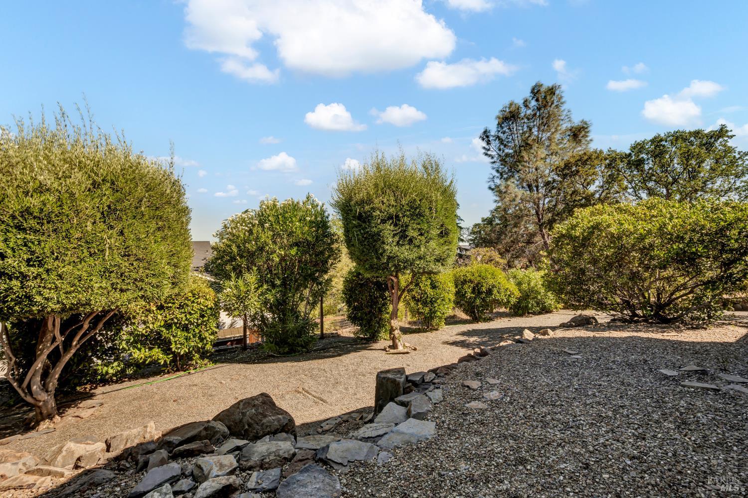 Detail Gallery Image 27 of 33 For 17120 Knollview Dr, Hidden Valley Lake,  CA 95467 - 3 Beds | 2 Baths