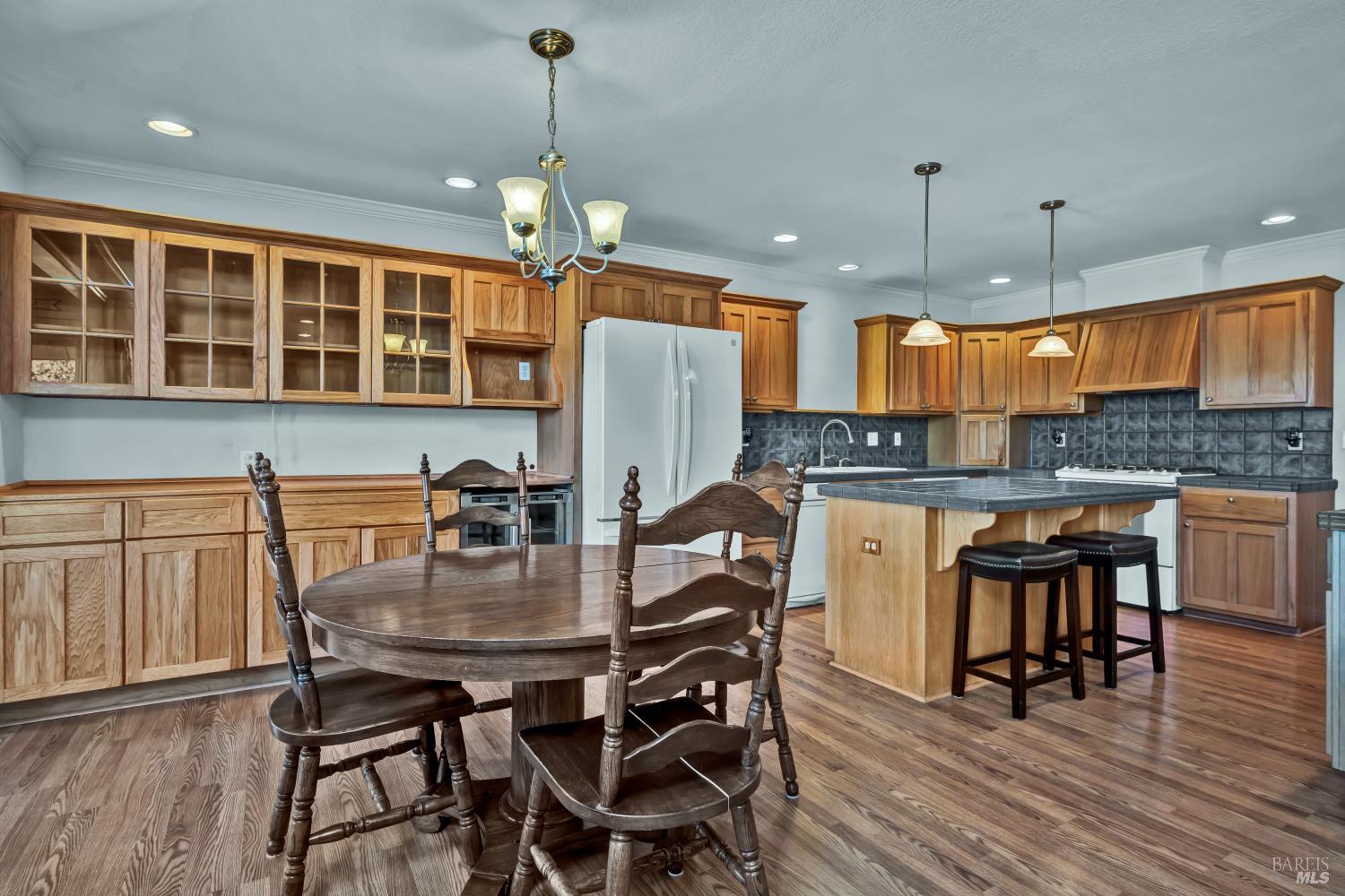 Detail Gallery Image 6 of 33 For 17120 Knollview Dr, Hidden Valley Lake,  CA 95467 - 3 Beds | 2 Baths