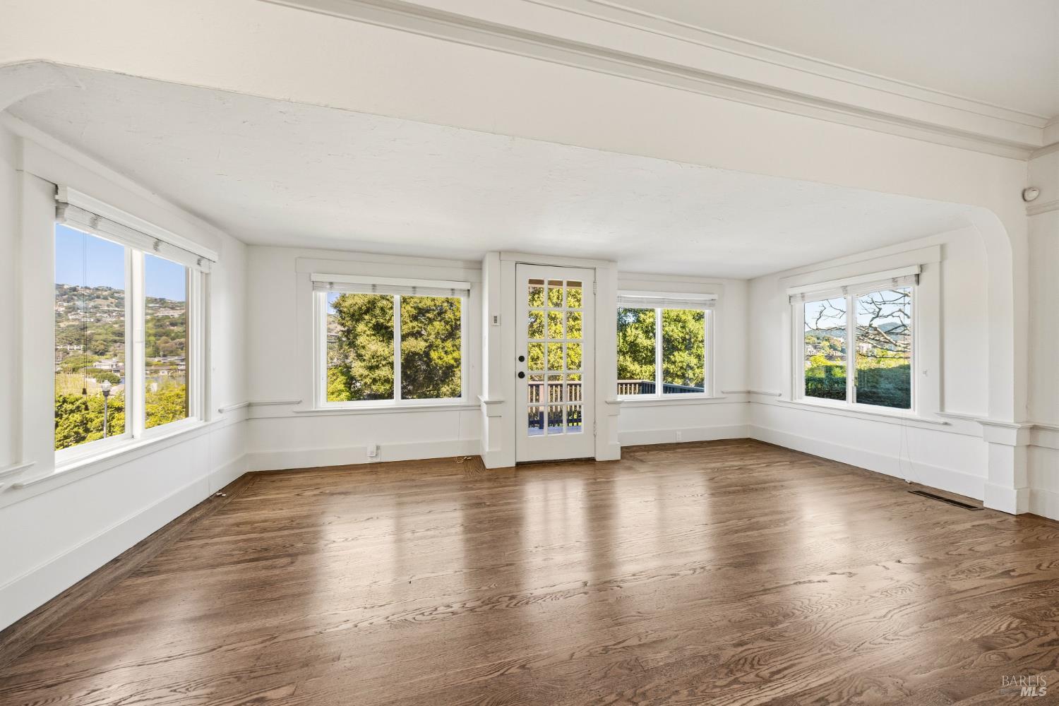 Detail Gallery Image 12 of 45 For 31 Acacia Ave, Belvedere,  CA 94920 - 3 Beds | 1 Baths