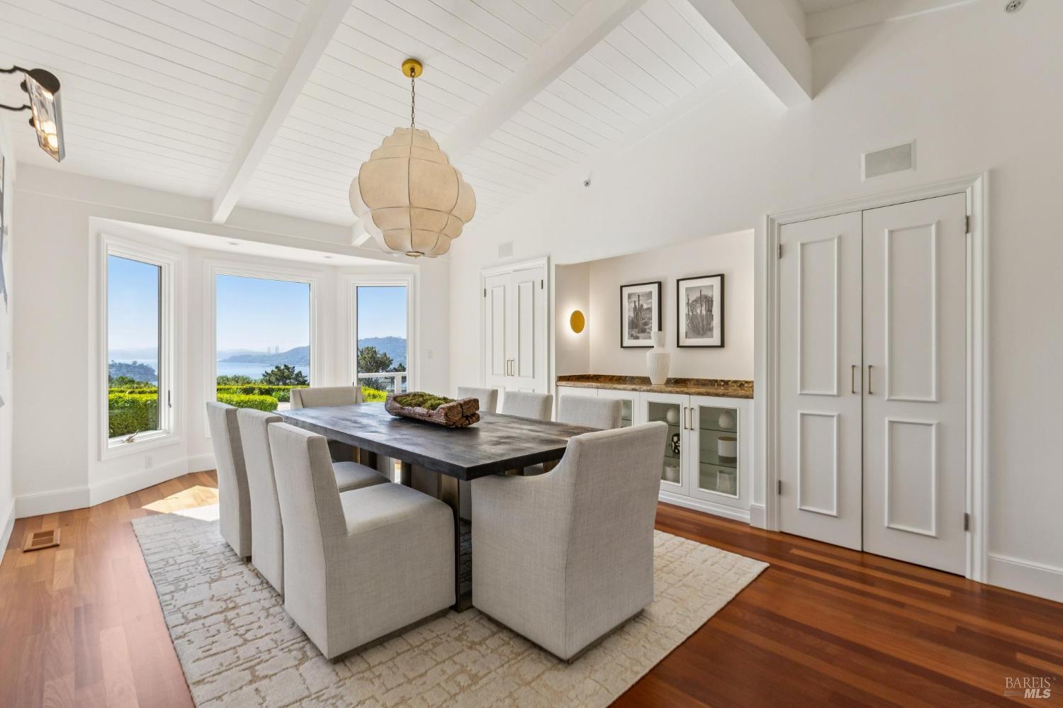 Detail Gallery Image 12 of 54 For 17 Tanfield Rd, Tiburon,  CA 94920 - 5 Beds | 5 Baths