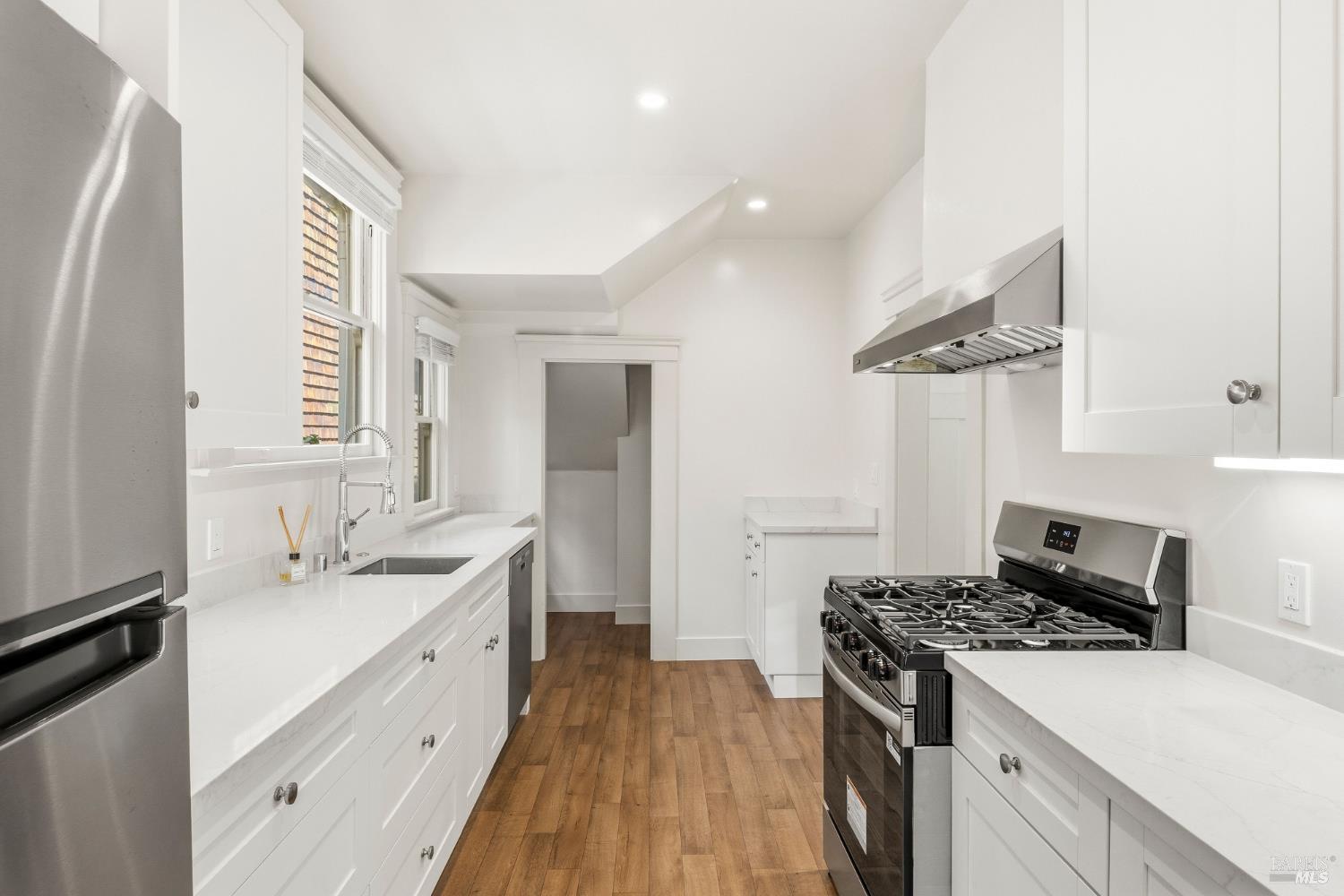 Detail Gallery Image 21 of 45 For 31 Acacia Ave, Belvedere,  CA 94920 - 3 Beds | 1 Baths