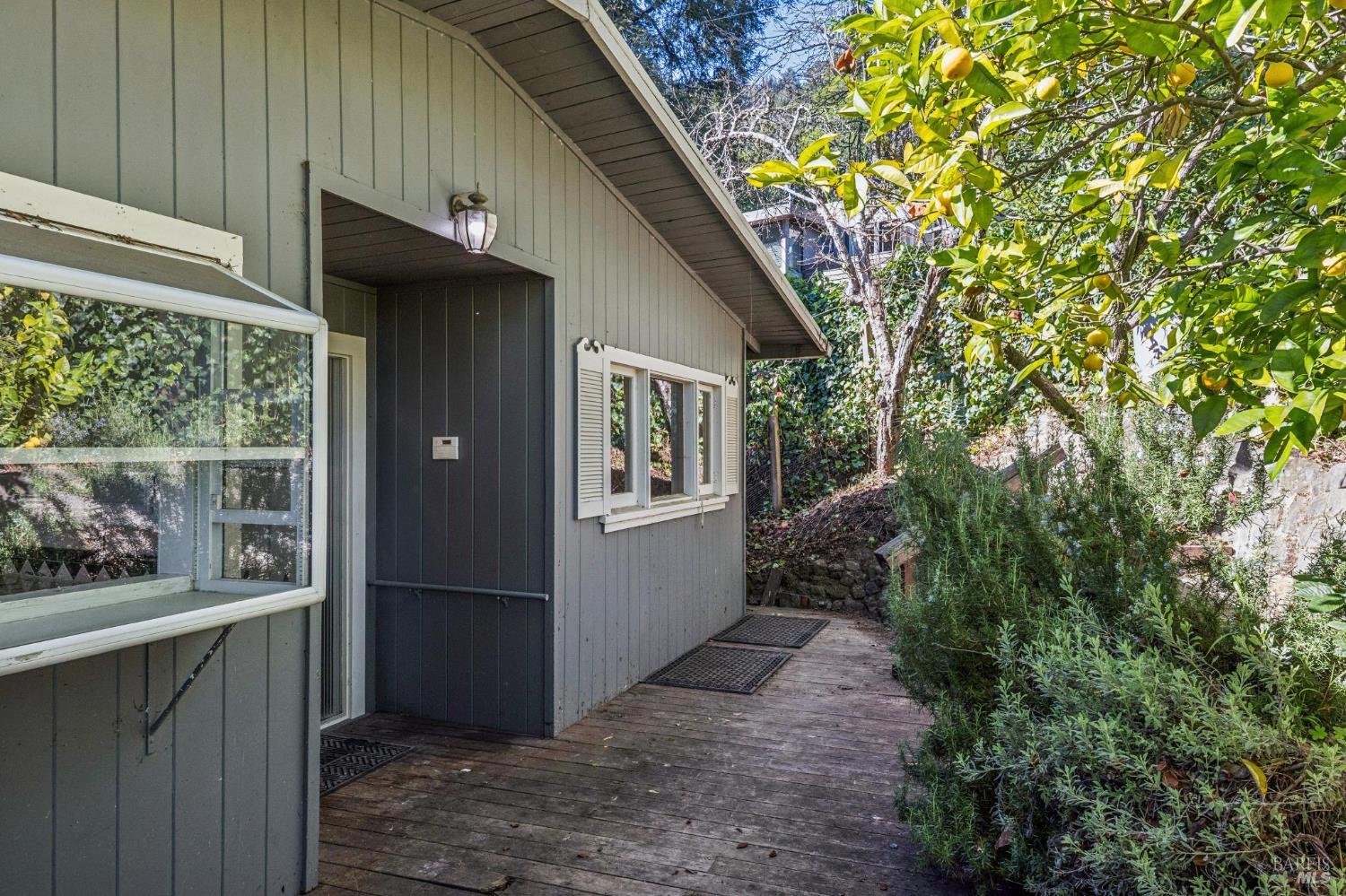 Detail Gallery Image 3 of 50 For 141 Edison Ave, Corte Madera,  CA 94925 - 2 Beds | 1/1 Baths