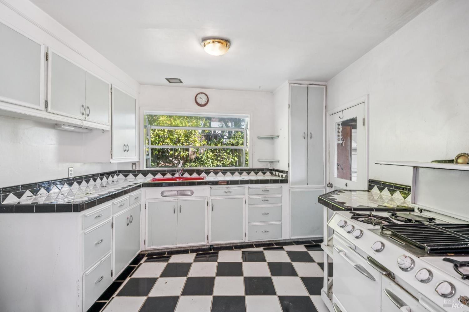 Detail Gallery Image 16 of 50 For 141 Edison Ave, Corte Madera,  CA 94925 - 2 Beds | 1/1 Baths