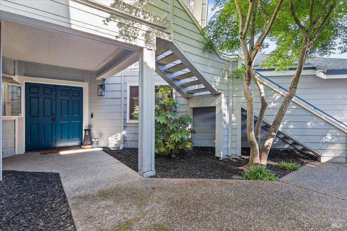 Detail Gallery Image 2 of 48 For 2070 Stonefield Ln, Santa Rosa,  CA 95403 - 2 Beds | 2/1 Baths