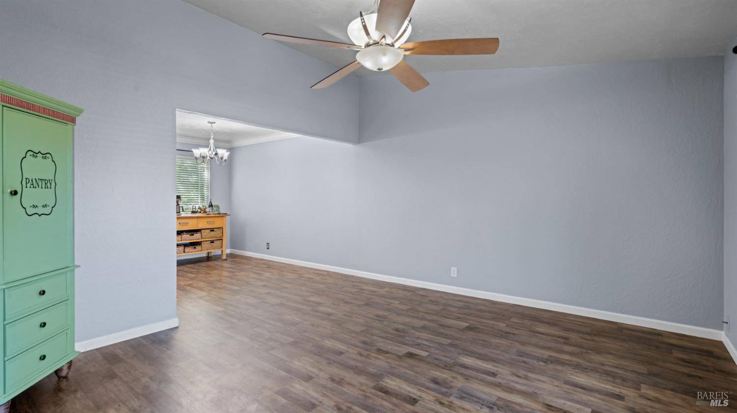 Detail Gallery Image 8 of 67 For 191 Bel Air Dr, Vacaville,  CA 95687 - 5 Beds | 2/1 Baths