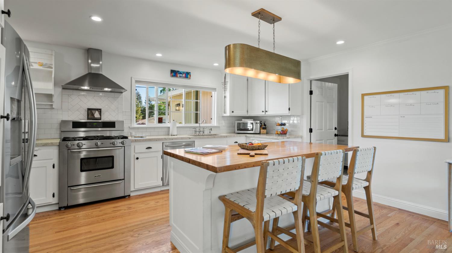 Detail Gallery Image 4 of 54 For 1427 Dawes St, Novato,  CA 94947 - 4 Beds | 3 Baths