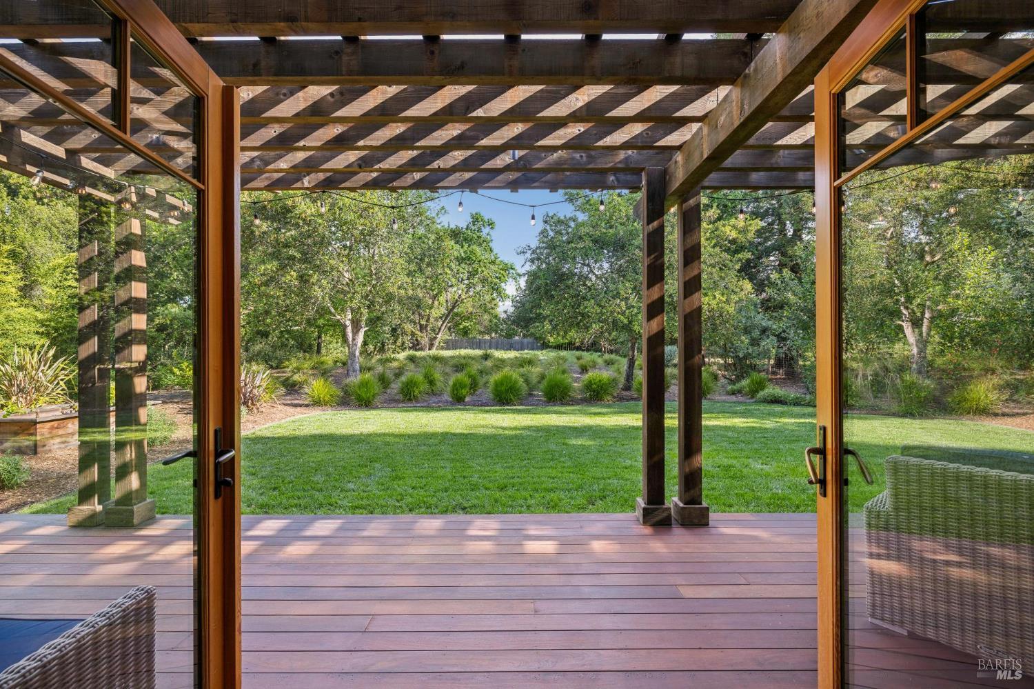 Detail Gallery Image 16 of 45 For 1830 E Napa St, Sonoma,  CA 95476 - 4 Beds | 3/1 Baths