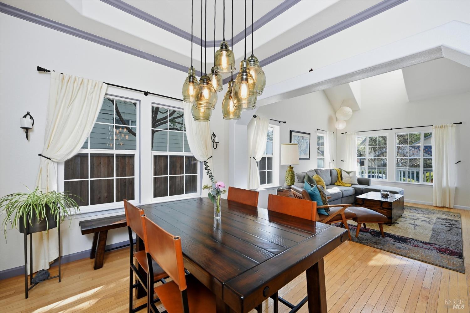 Detail Gallery Image 8 of 47 For 104 Village Oaks Ct, Healdsburg,  CA 95448 - 4 Beds | 2/1 Baths