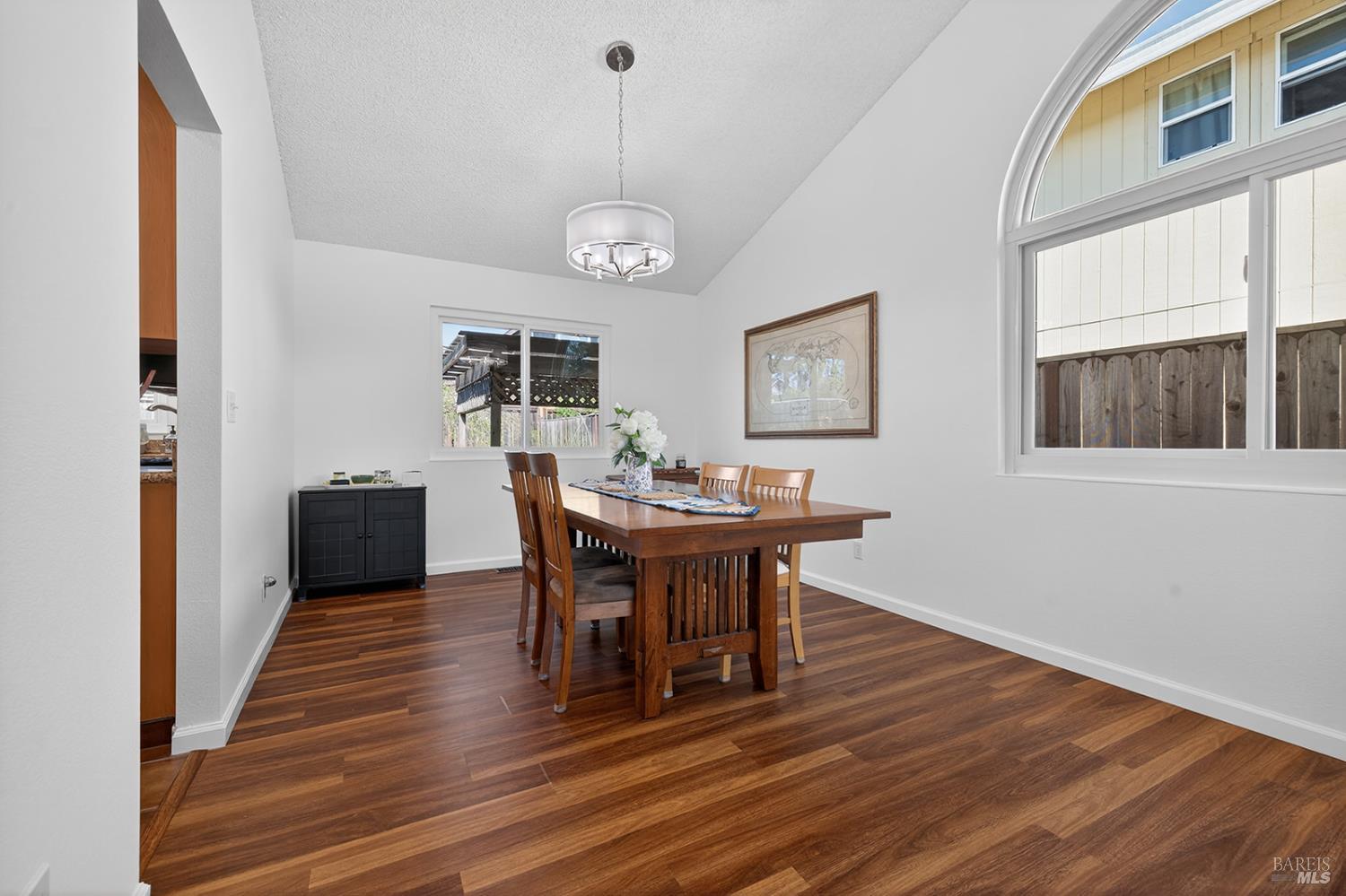 Detail Gallery Image 7 of 41 For 5410 Corbett Cir, Santa Rosa,  CA 95403 - 4 Beds | 2/1 Baths