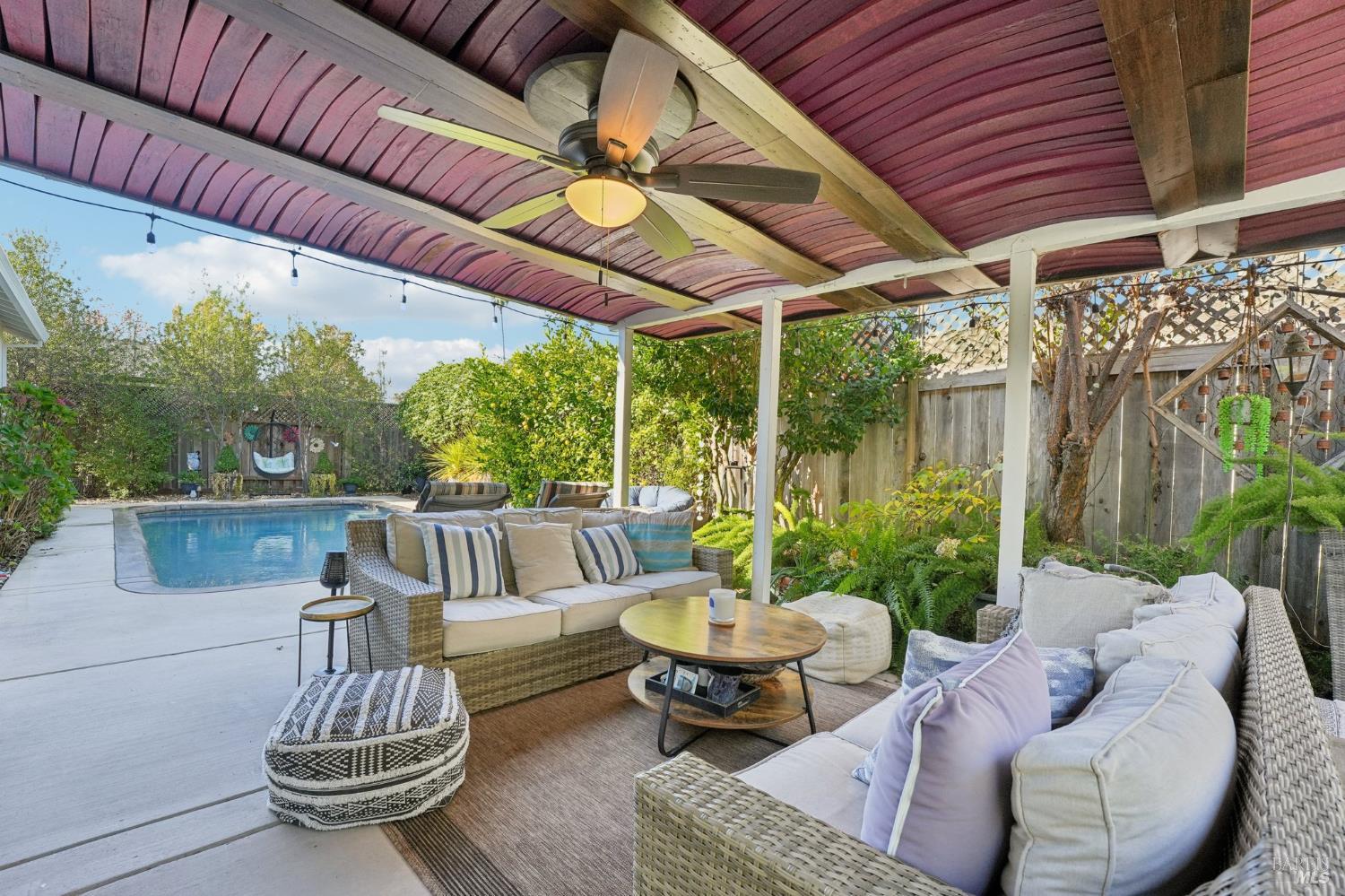 Detail Gallery Image 3 of 25 For 4233 Brookshire Cir, Santa Rosa,  CA 95405 - 4 Beds | 2 Baths