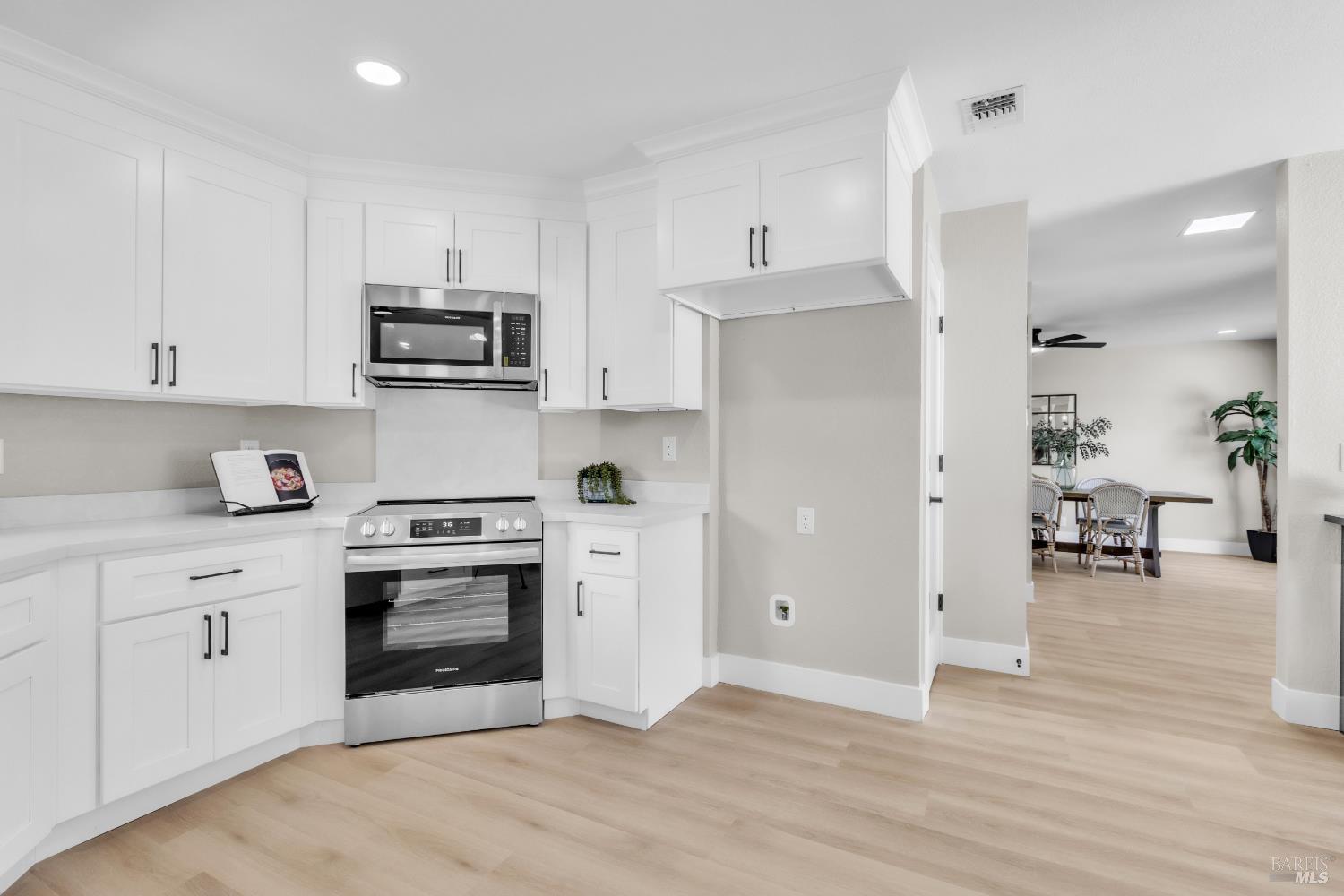 Detail Gallery Image 10 of 39 For 317 N Alamo Dr, Vacaville,  CA 95688 - 3 Beds | 2 Baths