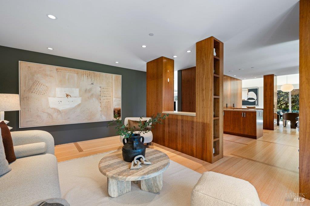 Detail Gallery Image 21 of 89 For 103 Reed Ranch Rd, Tiburon,  CA 94920 - 5 Beds | 4 Baths
