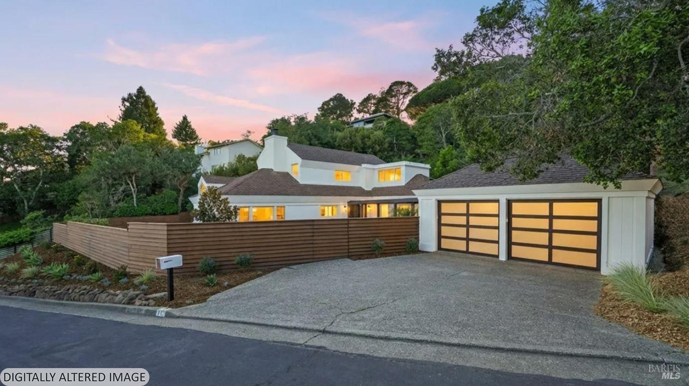 Detail Gallery Image 3 of 60 For 17 Overhill Rd, Mill Valley,  CA 94941 - 5 Beds | 2 Baths