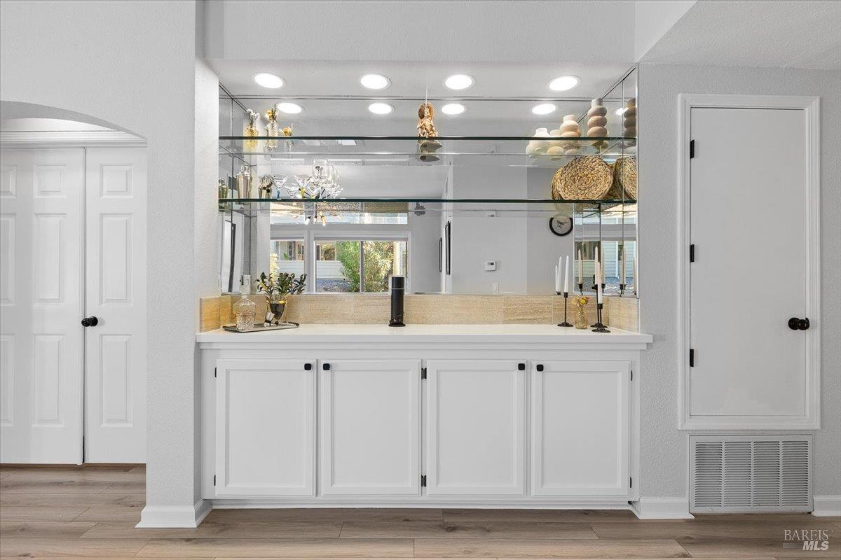 Detail Gallery Image 23 of 48 For 2070 Stonefield Ln, Santa Rosa,  CA 95403 - 2 Beds | 2/1 Baths