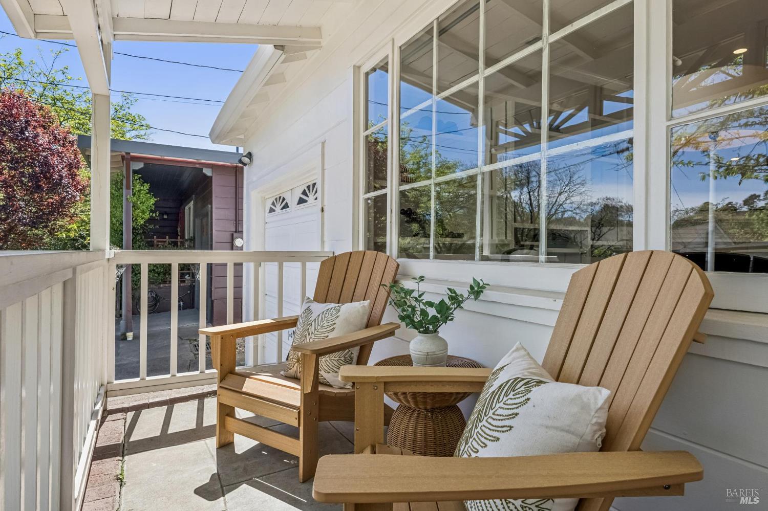 Detail Gallery Image 3 of 49 For 355 Irwin St, San Rafael,  CA 94901 - 3 Beds | 1 Baths