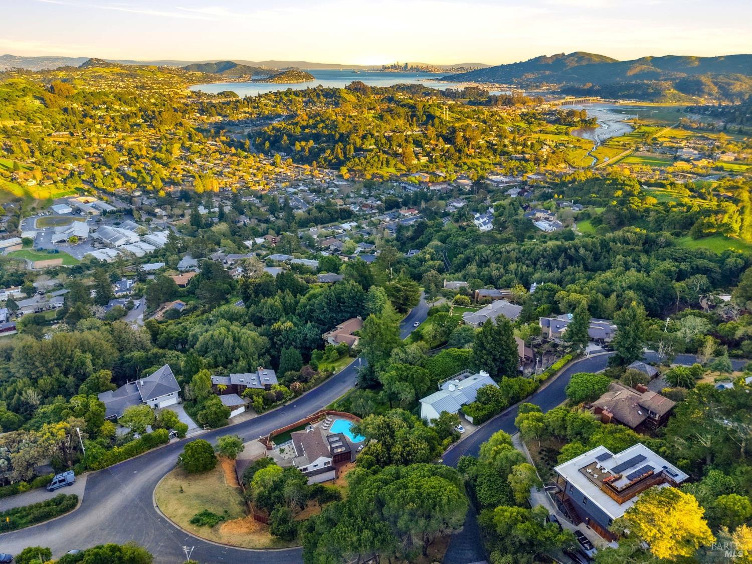 Detail Gallery Image 49 of 60 For 17 Overhill Rd, Mill Valley,  CA 94941 - 5 Beds | 2 Baths