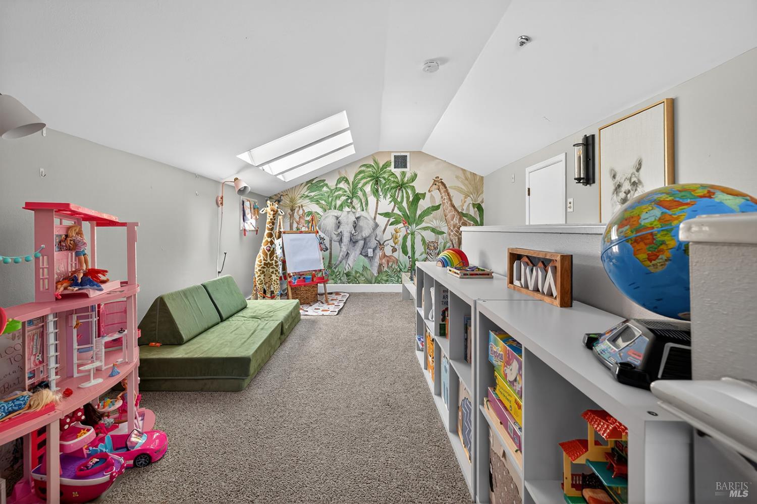 Detail Gallery Image 24 of 69 For 5846 Monte Verde Dr, Santa Rosa,  CA 95409 - 4 Beds | 2/1 Baths