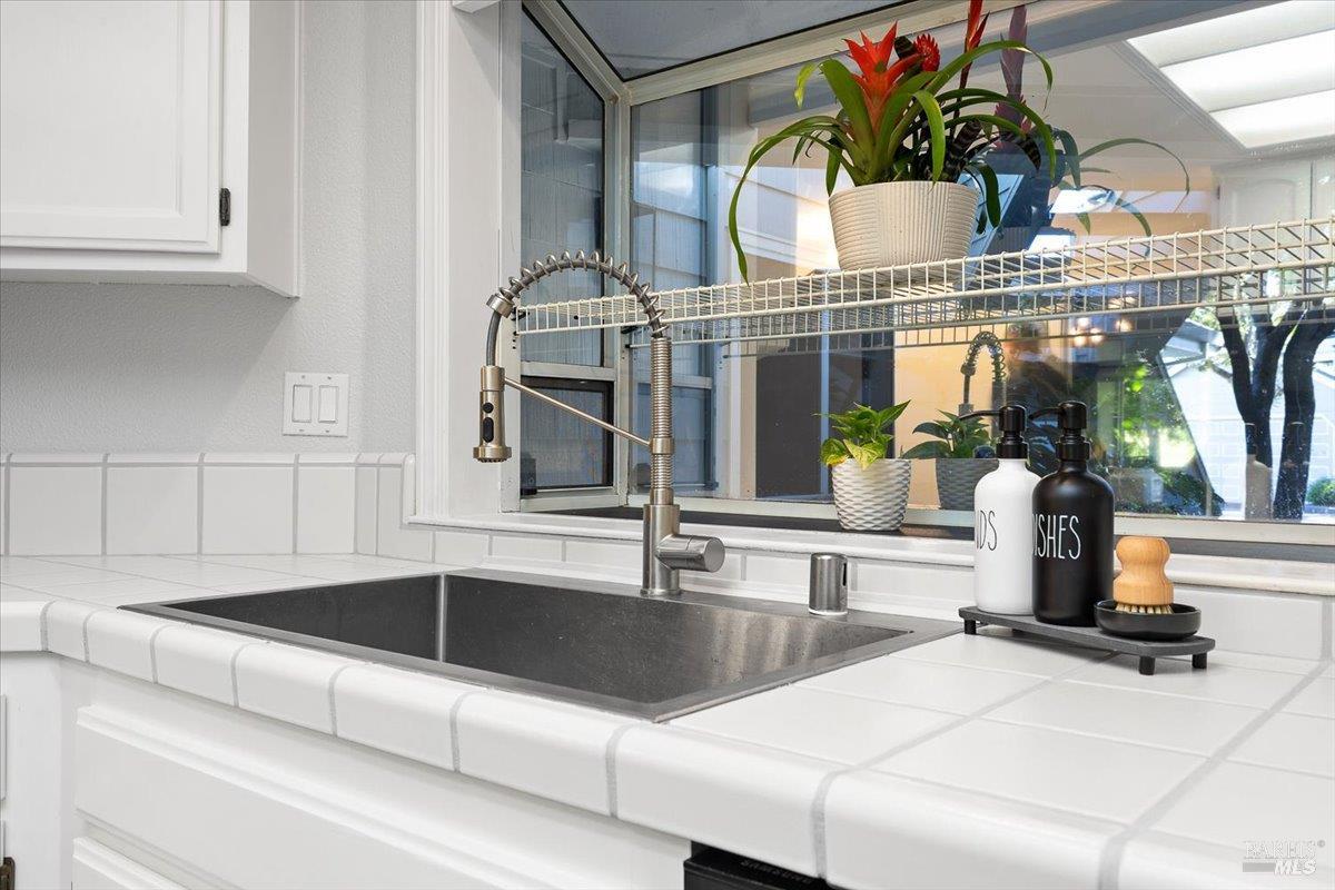 Detail Gallery Image 19 of 48 For 2070 Stonefield Ln, Santa Rosa,  CA 95403 - 2 Beds | 2/1 Baths