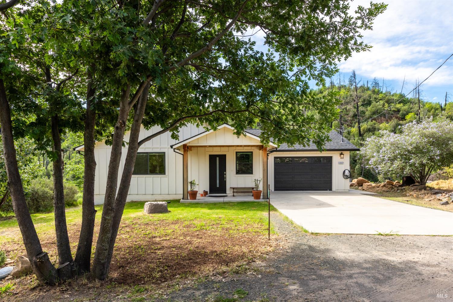 Detail Gallery Image 4 of 36 For 12127 Mead Rd, Middletown,  CA 95461 - 3 Beds | 2 Baths