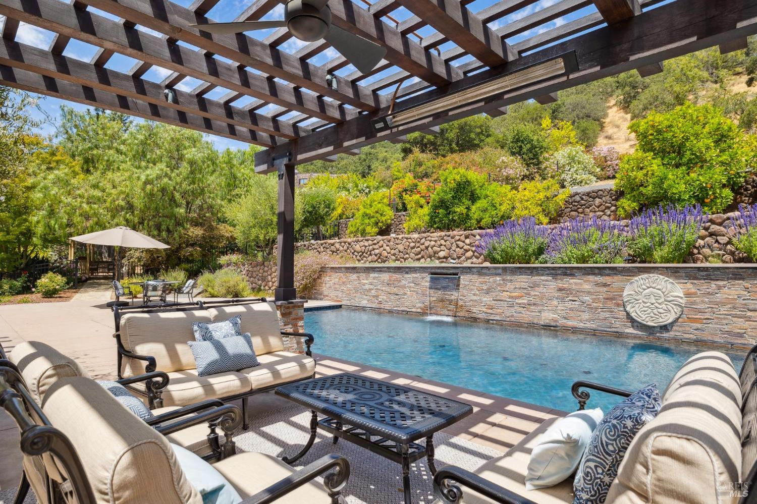 Detail Gallery Image 6 of 77 For 172 Pacheco Ave, Novato,  CA 94947 - 6 Beds | 6/1 Baths