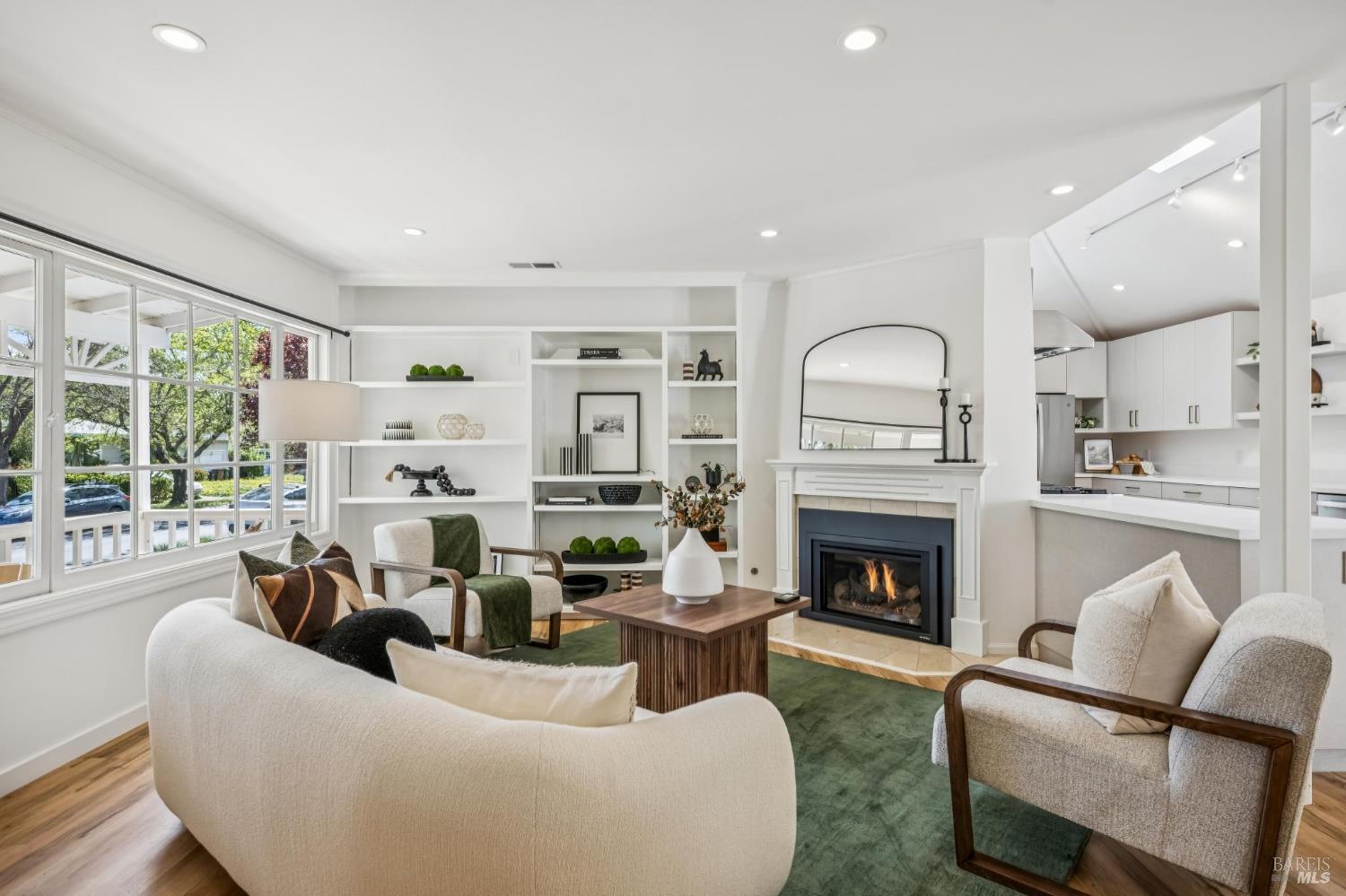 Detail Gallery Image 7 of 49 For 355 Irwin St, San Rafael,  CA 94901 - 3 Beds | 1 Baths